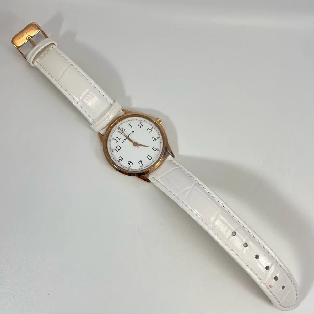ANNE KLEIN WRIST WATCH GOLD TONE ROUND FACE WHITE LEATHER BAND EASY READ AK/3560